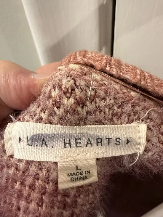 La Hearts Heart-Pattern Button Cardigan in Pink, Cream & Burgundy - Picture 3 of 4